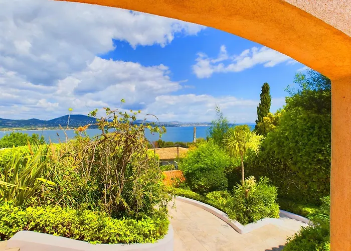 Enchanting + Pool St Tropez Apartment