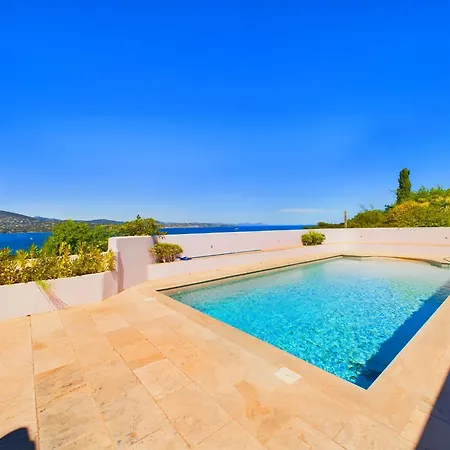 Enchanting + Pool St Tropez * 圣特罗佩