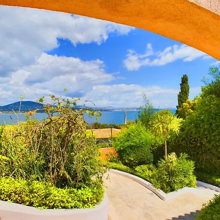 Enchanting + Pool St Tropez 아파트